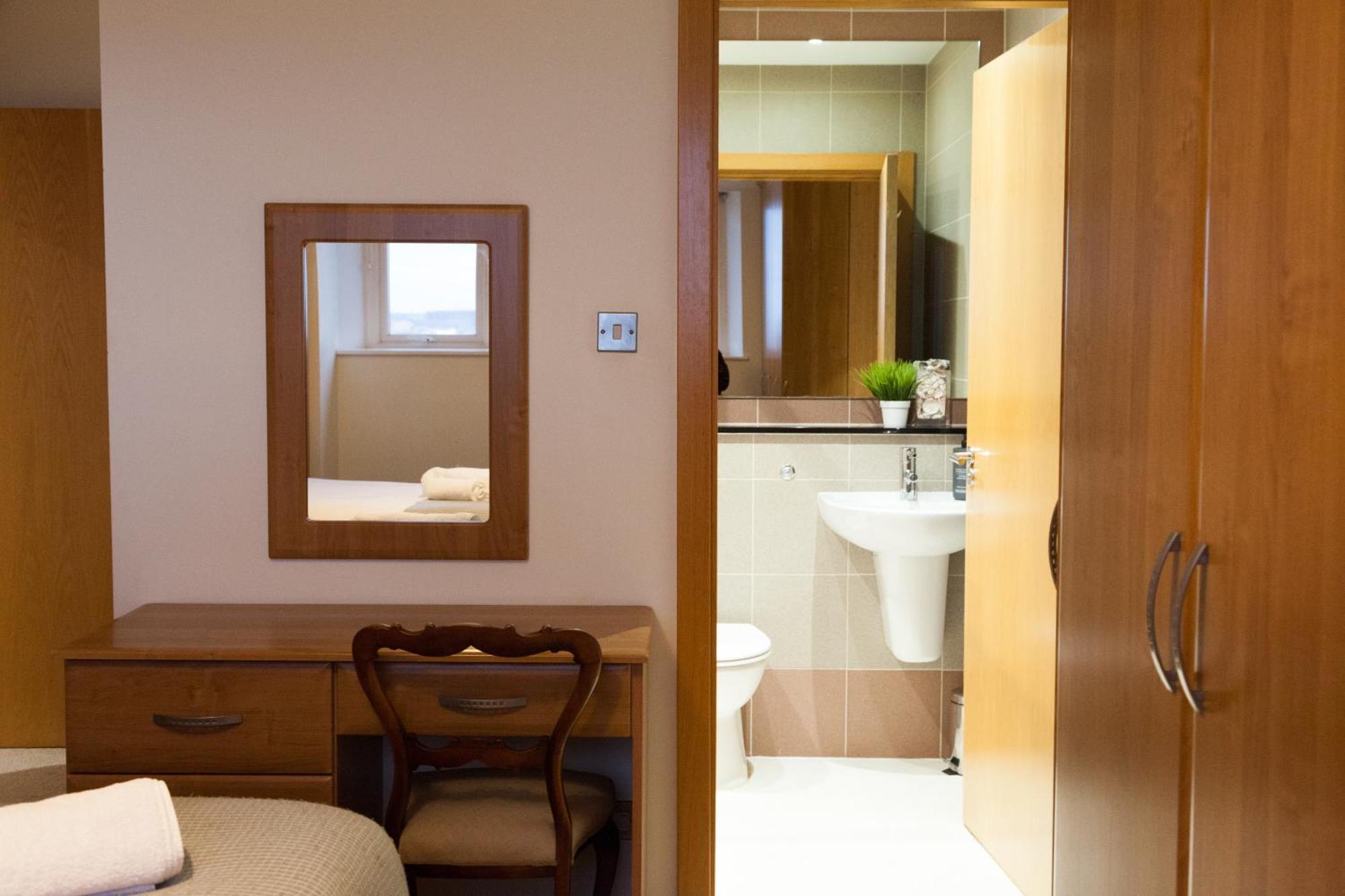 Weekly & Monthly Stays In Penthouse For Contractors Or Leisure Single Or Superking Beds Available Birkenhead Exterior foto